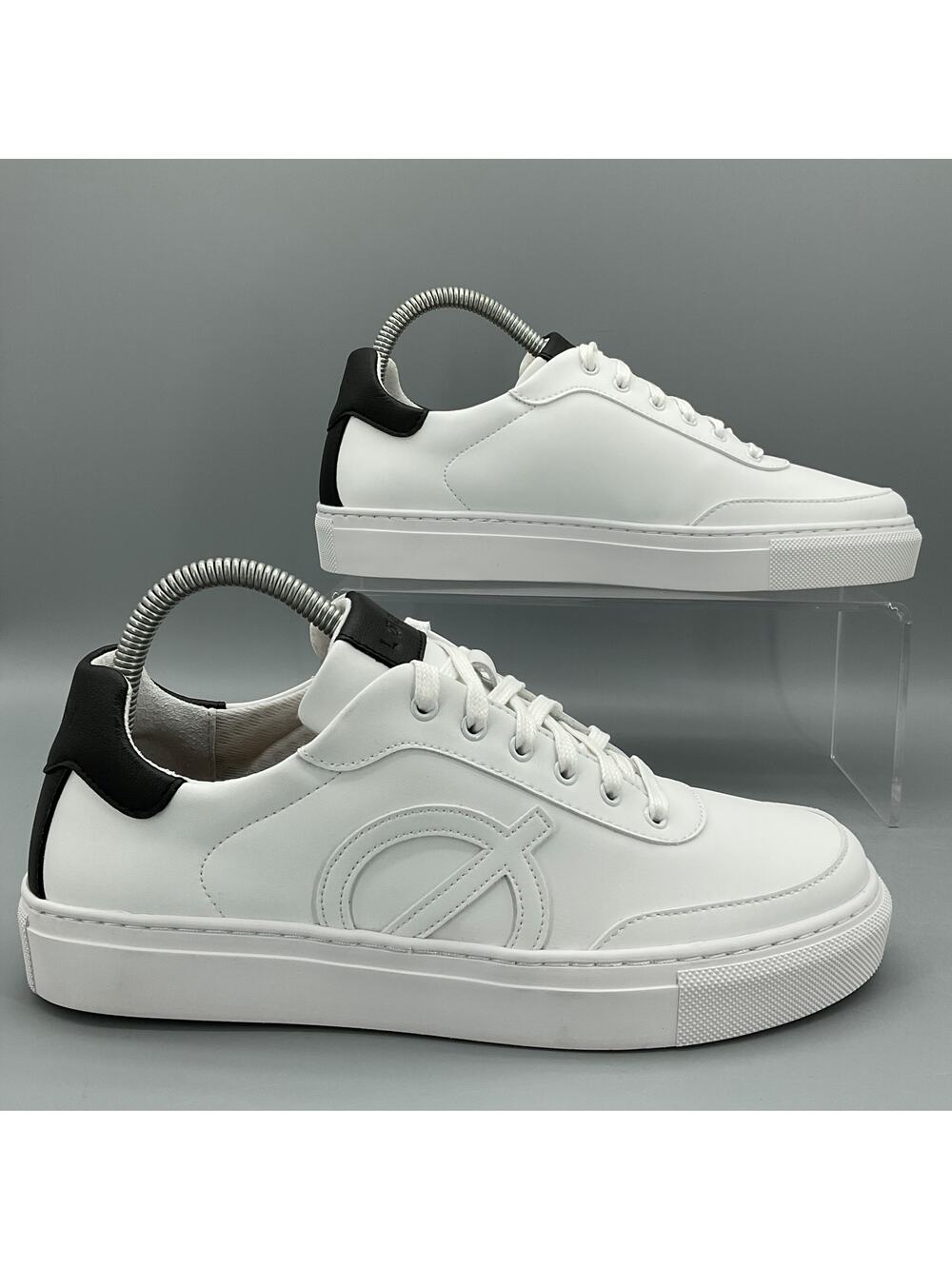 NEW Loci Women’s Eight Low Top Court Sneakers White Size US 10/EU 40
